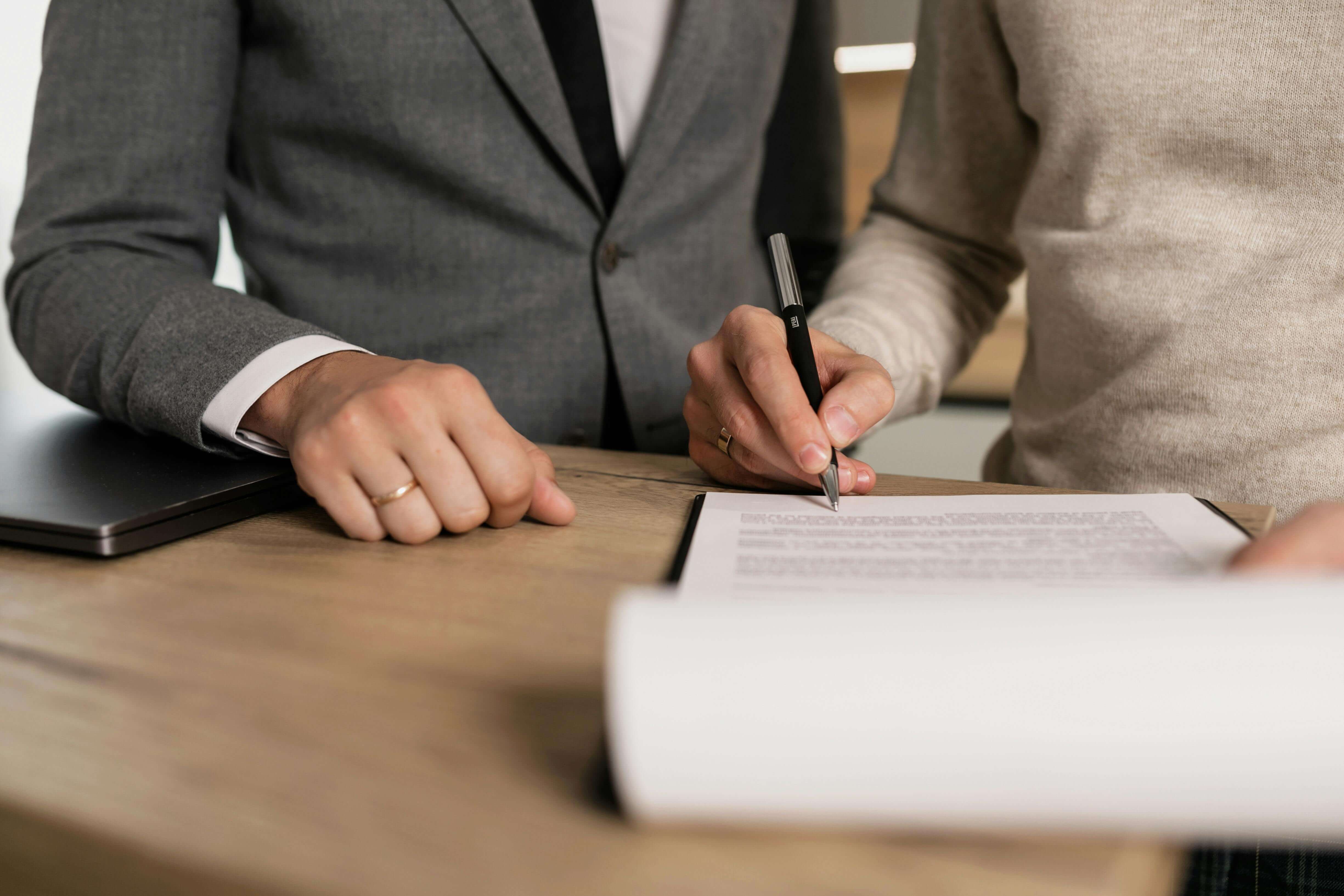 Signature chez le notaire pour un achat en VEFA
